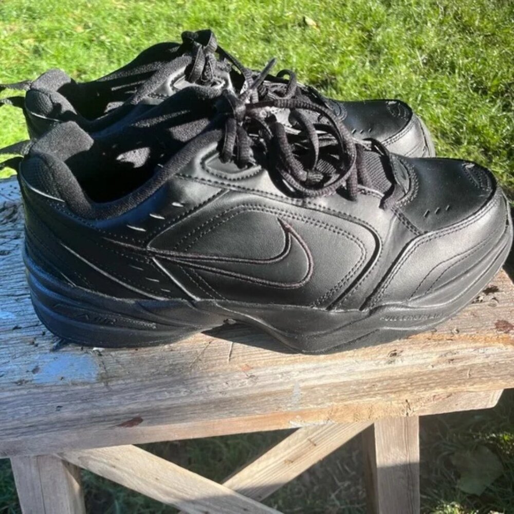 Nike Monarch IV Black Sneakers Men’s Size 9.5 shoes